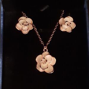 New EVEVIC Set Rose‎ Flower Earrings And Necklace 18K Gold Plated Hypoallergenic